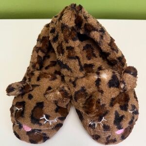 Leopard Print Plush Slippers – Cozy & Cute